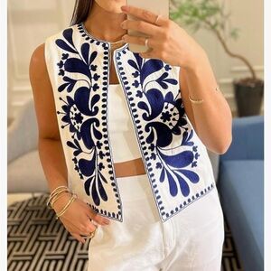 Chic Embroidered Vest - White and Navy